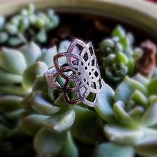 Cargar imagen en el visor de la galería, Anillos mandala geometrico
